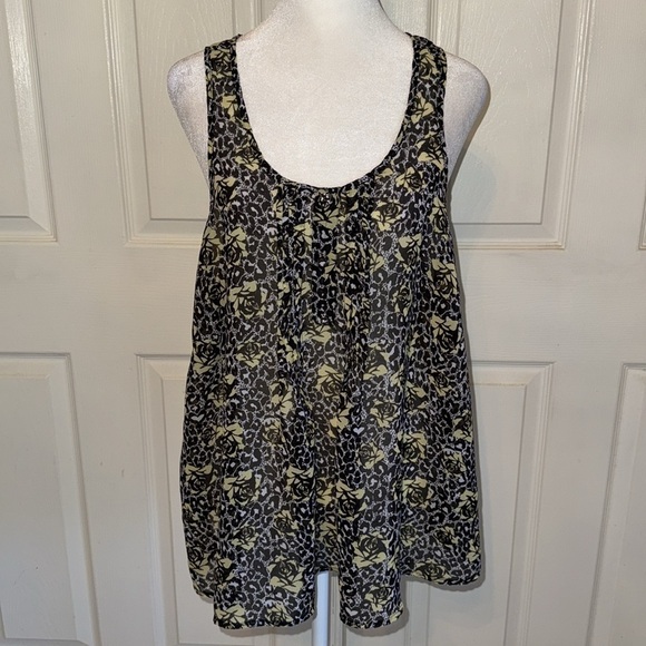 Torrid Black, Yellow And White Rose Print Chiffon Ruffle/Button Detail Tank - Picture 3 of 8